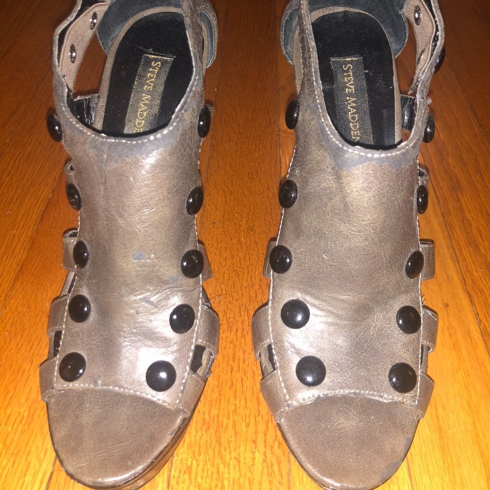 Steve Madden Luxe L-Button Cage Pump 8.5